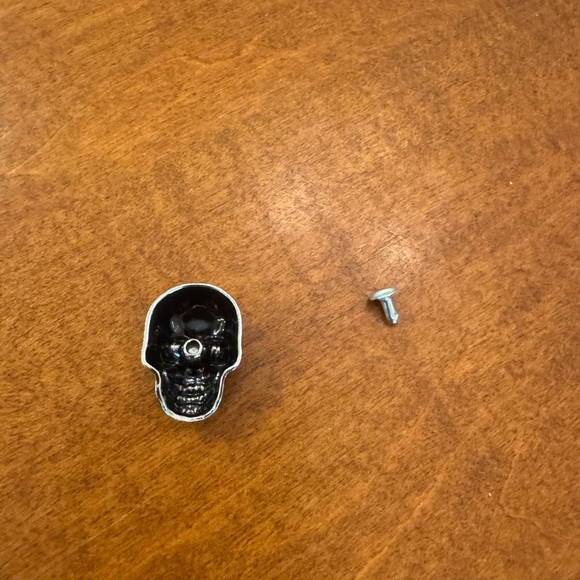 Silver Skull Stud Button Rivot - Picture 2 of 3